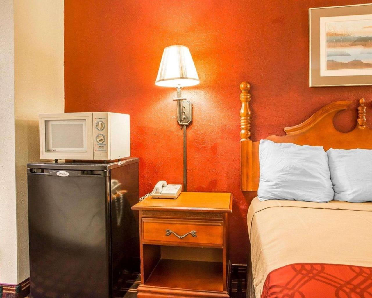 Montpelier Rodeway Inn מראה חיצוני תמונה